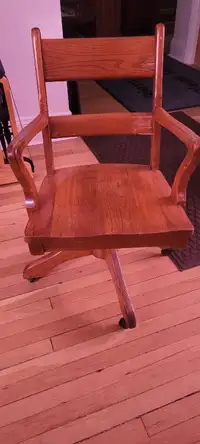 Vintage chaise pivotante / wooden swivel chair