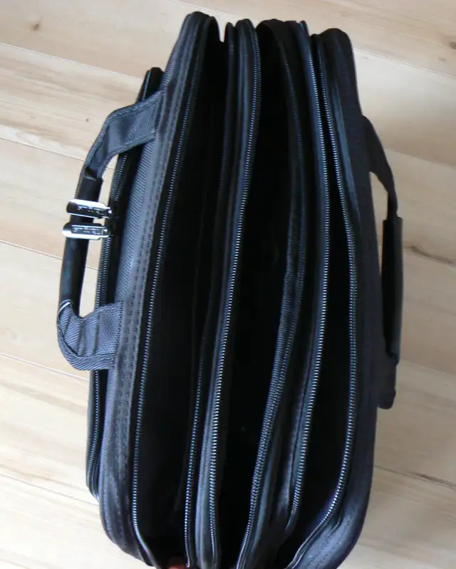 Brand New:  Targus 15.4" Mobile Elite Laptop Bag in Laptop Accessories in Regina - Image 6