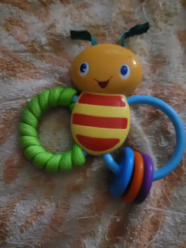 Bright Starts Chew & Rattle Bee teether toy. in Toys in Oshawa / Durham Region - Image 2