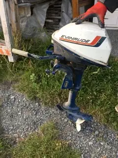 Moteur de Bateau hors-bord ou chaloupe de marque Evinrude 4hp in Powerboats & Motorboats in Laval / North Shore - Image 2