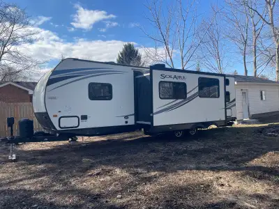 2014 solaire camper Only 1 owner 1 slide out Queen bed in the front 2 bunks in the back Ready for yo...