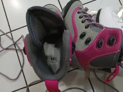 Patin artistique fille grandeur 12J /12Y (petite fille 4 ou 5 a), View more