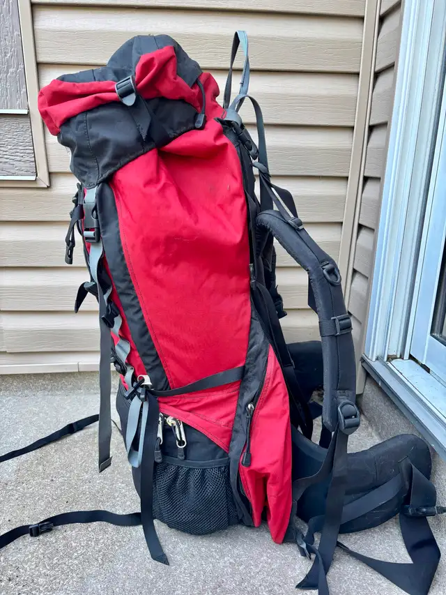 North Face backpack- Badlands 7563008307430145122
