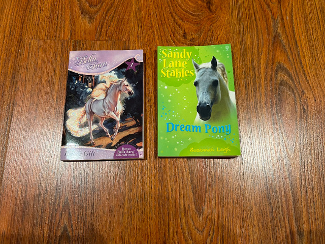 Bella Sara & Sandy Lane Stables (2 "NEW" books) $10 for both! dans Livres jeunesse et ados  à Ville de Montréal