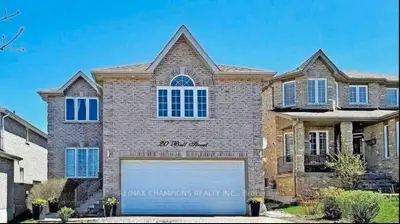 Beautiful: 4 +2 Bedroom Detached Home with Finished Basement with sep.entrance: Laminate Floor: Fami...