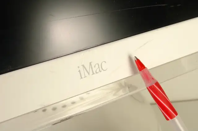 Apple iMac M6498 15” 700Mhz Mac Power PC G4 640 MB RAM 40GB in Desktop Computers in City of Toronto - Image 7