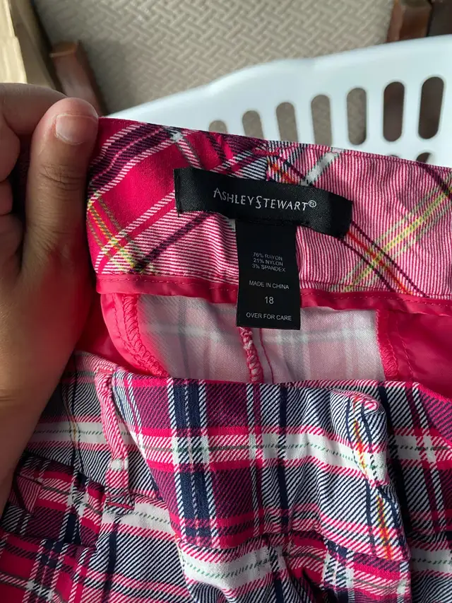 Ashley Stewart Capris Size 18 in Women's - Bottoms in Mississauga / Peel Region - Image 3