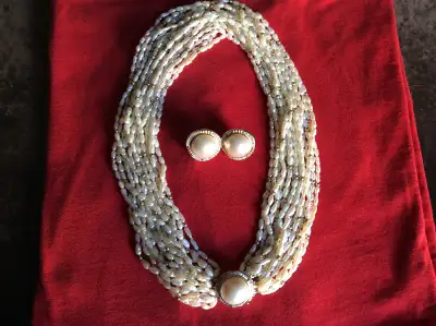 Pearl necklace with Mabe clasp, View more