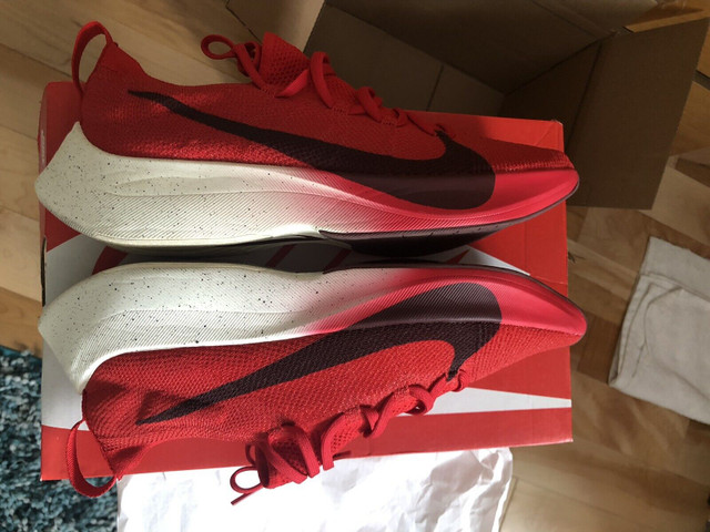 DS Nike Vapor Street Flyknit sz 10 (training running)  in Men's Shoes in Mississauga / Peel Region - Image 2