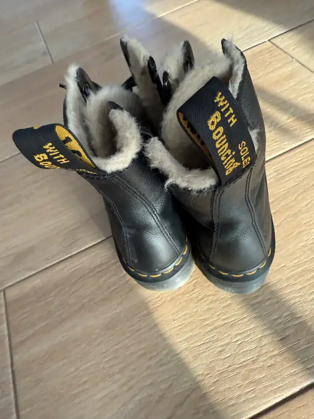 dr martens platform in Women's - Shoes in Laval / North Shore - Image 7