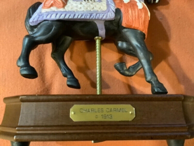 Charles Carmel’s Stunning Vintage Carousel Horse with Music Box dans Art et objets de collection  à Belleville - Image 2