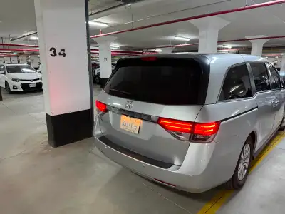 Underground parking for rent in Oakville. Residents for 150, 168, 210 Sabina Dr, Oakville.