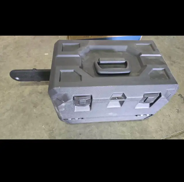 Ryobi 40V HP Brushless 12 in. Top Handl Battery Chainsaw 4.0 Bat in Power Tools in Hamilton - Image 11