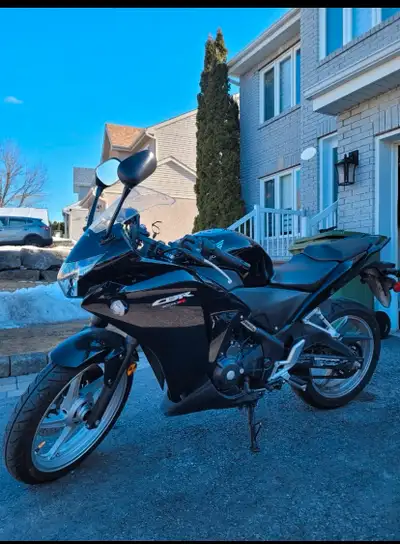 Selling my 2011 Honda CBR250R in excellent condition—only 3,000 km, ridden for just a couple of seas...