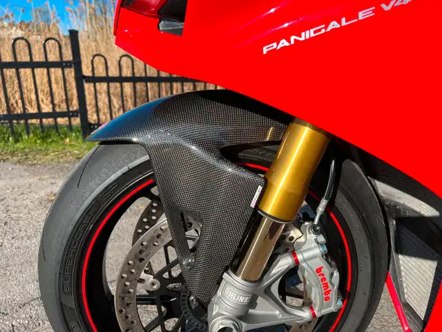 Ducati Panigale V4S in Sport Bikes in Laval / North Shore - Image 6