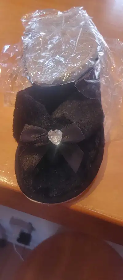 Black furry thong slippers bnib size 8, View more