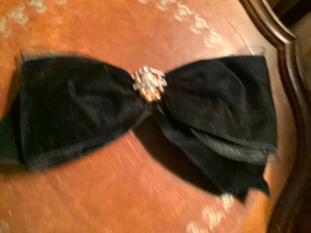 Vtg Ladies Black Velvet Hair Bow w Faux Pearls & Rhinestones in Women's - Other in Belleville