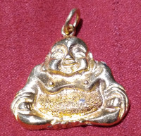 Pendentif plaqué or Bouddha rieur