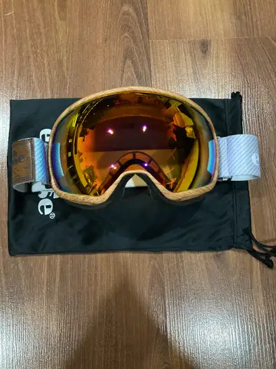 ellesse snowboard goggles with yellow chrome lenses and simulated wood frames the simulated wood and...