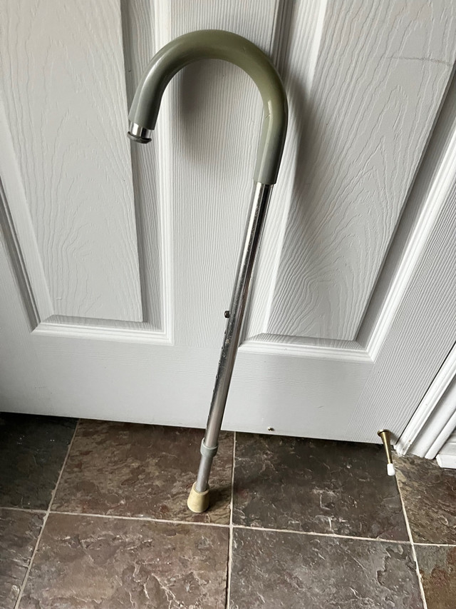 Adjustable Height Cane in Health & Special Needs in Oshawa / Durham Region - Image 2