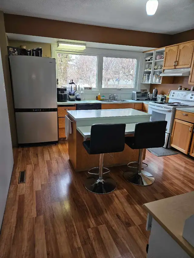 WALKING DISTANCE TO POLYTHECNIC  ROOMS FOR RENT MALES STUDENTS in Room Rentals & Roommates in Lethbridge - Image 6