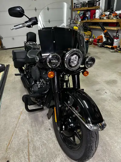 2022 Harley Davidson FLHCS Classic 114 Add ons include Quick release sissy bar Luggage rack Second w...