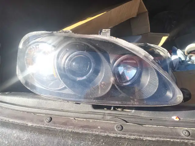 Lumiere civic 2000 in Auto Body Parts in Longueuil / South Shore - Image 5