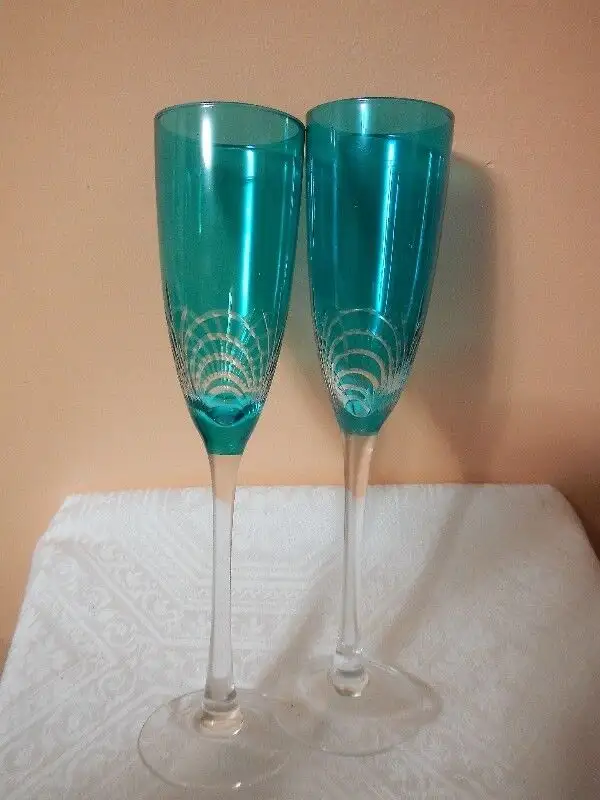 2 Aquamarine Champagne Glasses Champagne Flutes Hand cut Crystal in Arts & Collectibles in City of Montréal - Image 5