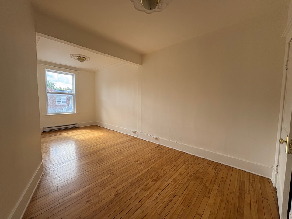 Proche métro Jarry, 2 chambres,2e étage avec balcon 4