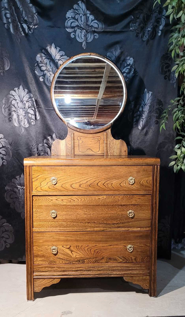 Solid oak antique dresser with mirror in Dressers & Wardrobes in Oshawa / Durham Region