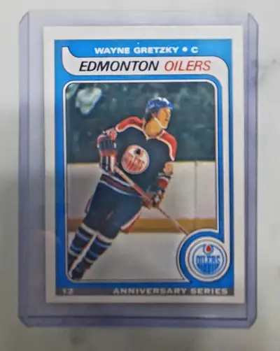 Wayne Gretzky Anniversary rookie card 1992 Comes in Top Loaders from smoke and pet free home. pick u...