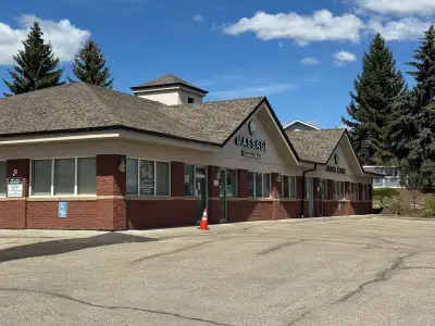 Excellent location for pharmacy/medical clinic, optical, or physio Join dental, MLA office and Massa...