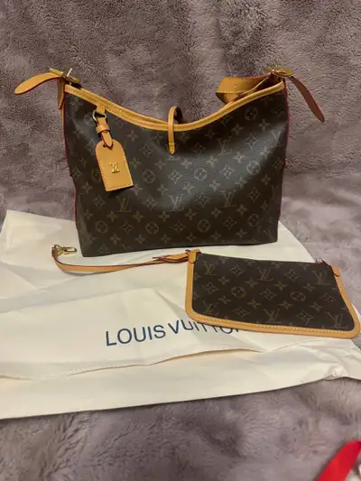 This bag is very popular right now and is New genuine leather masterquality bag! Available for pick...