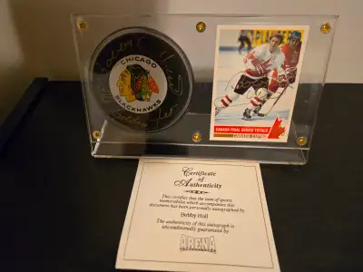 BOBBY HULL DOUBLE AUTOGRAPH Bobby Hull Autographed Future Trends 76 Canada Cup Card and Chicago Blac...