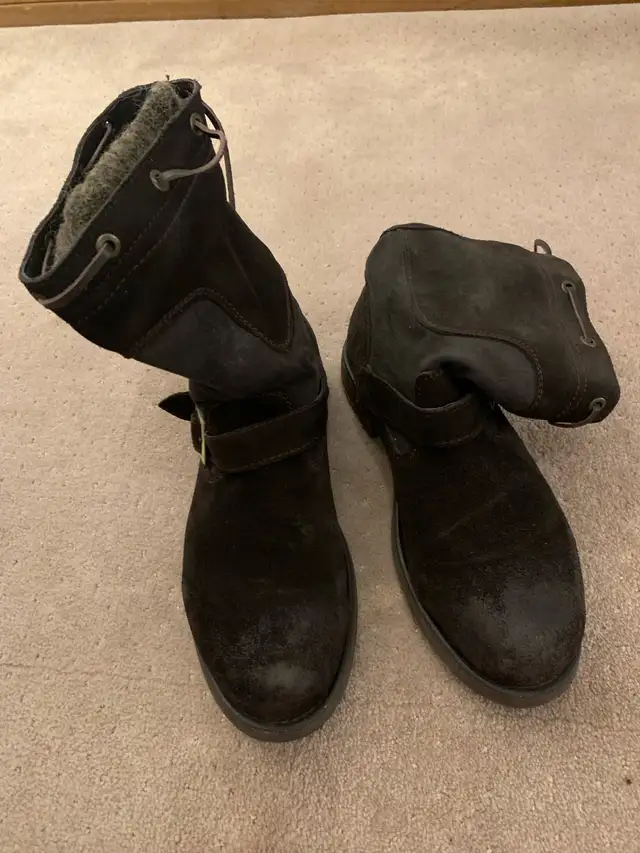 Dark Brown Suede Leather Boots Size 9.5 in Men's Shoes in Markham / York Region - Image 7