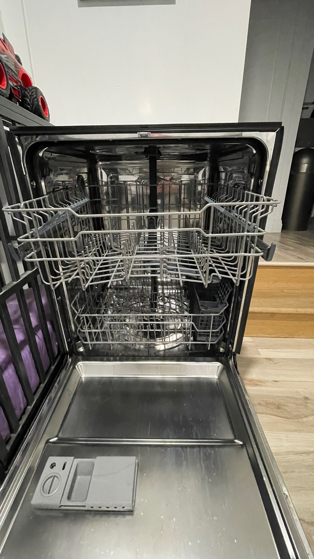 Insignia Dishwasher in Dishwashers in Barrie - Image 2