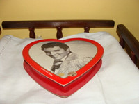 Belle boîte en cartoon en forme de coeur, Elvis Presley@@@