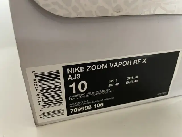 Jordan 3 Nike Zoom Vapor Roger Federer Fire Red 2017 (Men) in Men's Shoes in City of Toronto - Image 3