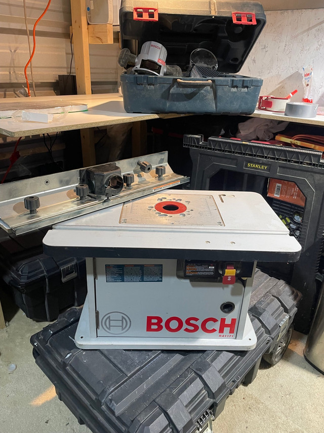 Bosch 2.3 HP  Modular Router  with Bosch table R in Power Tools in Mississauga / Peel Region