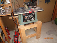Table saw, Delta 10 inch, 13 amp, c/w stand
