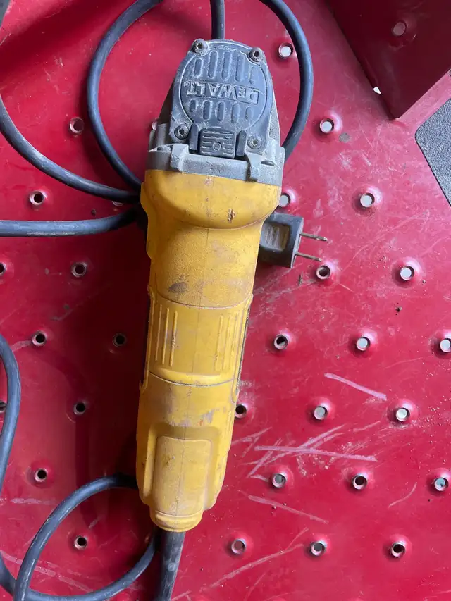 Dewalt grinder in Power Tools in Barrie - Image 2