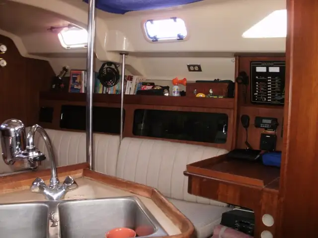 1990 Hunter Legend 35.5 Sailboat in Sailboats in Owen Sound - Image 7