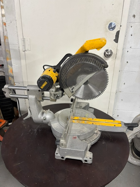 De-Walt 12