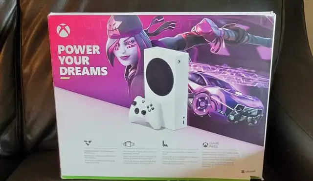 Xbox series s bundle in Xbox Series X & S in City of Montréal - Image 6