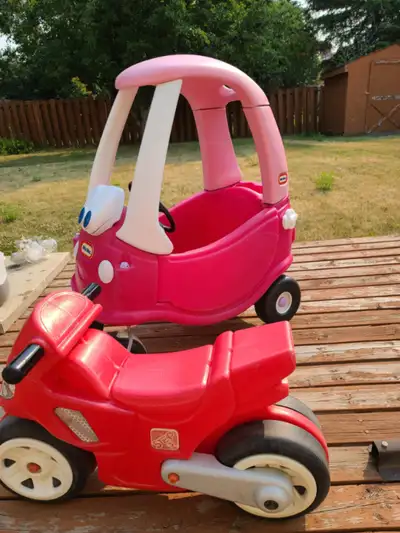 Indoor/outdoor bike/car for toddlers. Pick up near West Edmonton Mall. Cash payment only