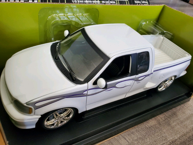 1:18 Diecast RC2 ERTL Slammed Ford F-150 Pickup White in Arts & Collectibles in Kawartha Lakes - Image 3