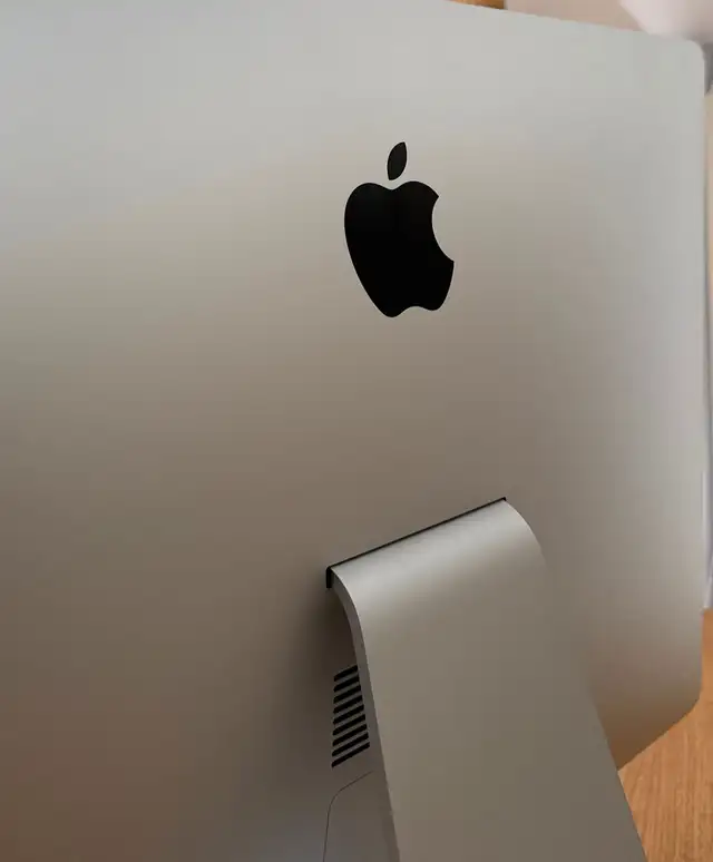 27-inch iMac 5K Retina Display Intel core i5/32GB RAM/512GB in Desktop Computers in City of Toronto - Image 7