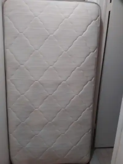 Matelas simple semi-ferme / Super aubaine !, View more