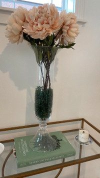 New 27" Hand blown Glass Tulip Style Vase w Cassenthrum Flowers
