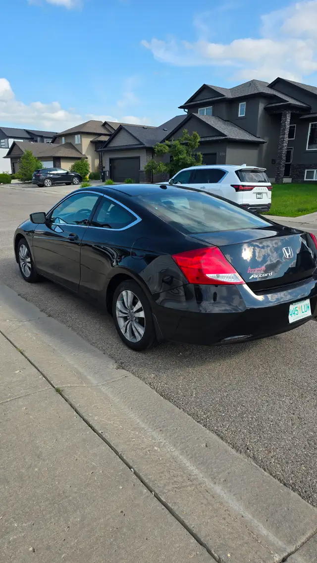 2011 Honda Accord EX-L Coupe  Low km only 140k. No accident in Cars & Trucks in Saskatoon - Image 6